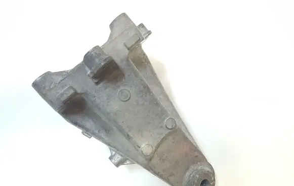 Mercedes-Benz C W205 Engine mounting bracket A2742231004