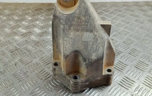 Engine mounting bracket