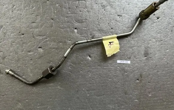 Nissan Patrol Y61 Fuel injector supply line/pipe 166832W202 166832W203