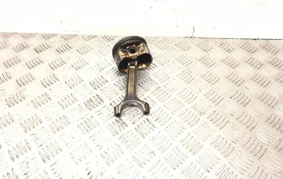 Nissan X-Trail T31 Piston with connecting rod