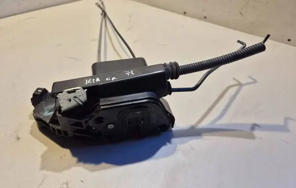 KIA Sportage Front door lock