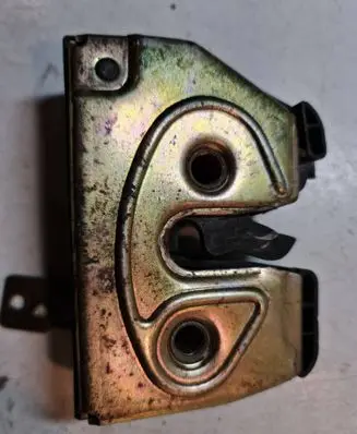 Volkswagen PASSAT B4 Tailgate/trunk/boot lock/catch/latch 3A9827505