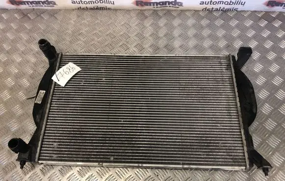Audi A4 S4 B7 8E 8H Coolant radiator 8E0121251A