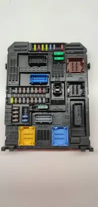 Peugeot 308 Fuse module 9830805680