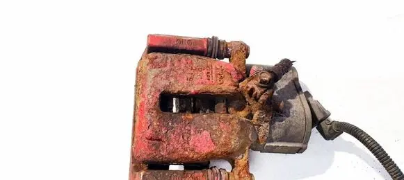Volkswagen PASSAT CC Rear brake caliper 