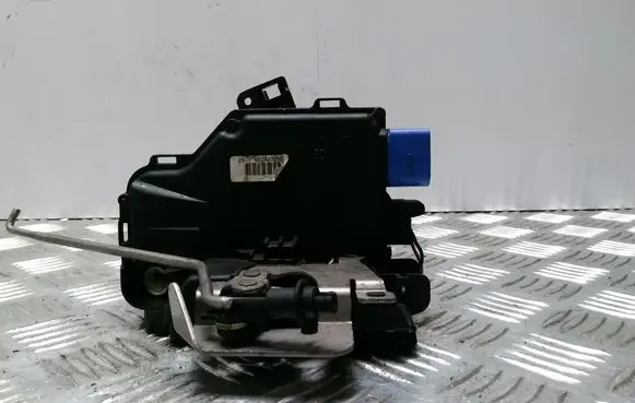 Audi A3 S3 8P Front door lock 4E2837016