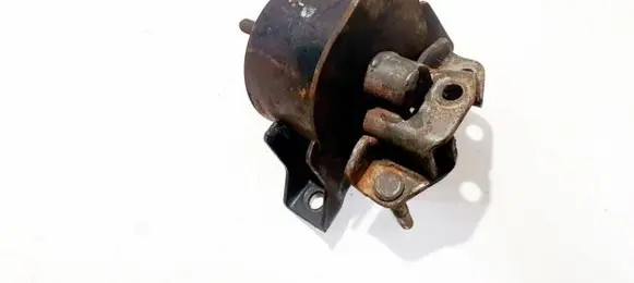 Nissan Primera Engine mount bracket
