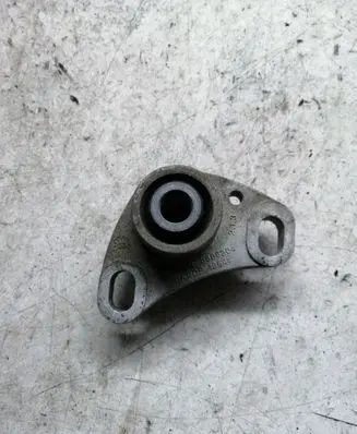 Volvo XC70 Engine mount bracket 8666204 13541