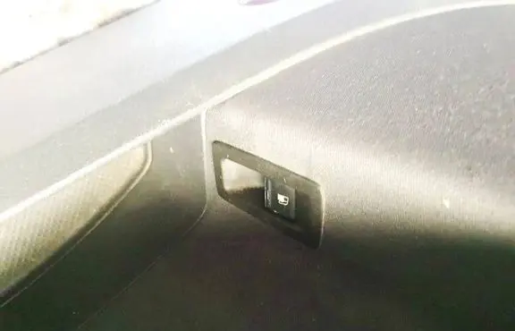 Volkswagen Touran I Fuel tank opening switch 1f0959527