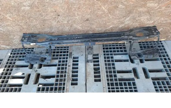 Renault Laguna I Radiator support slam panel
