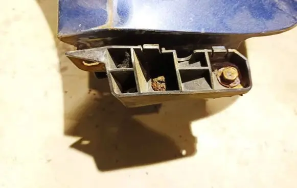 Front bumper mounting bracket