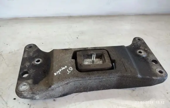 BMW 5 GT F07 Gearbox mounting bracket 6777613