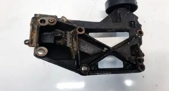 Peugeot 407 Engine mounting bracket 