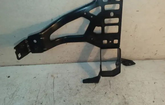 BMW 5 E60 E61 Headlight/headlamp mounting bracket 7163484