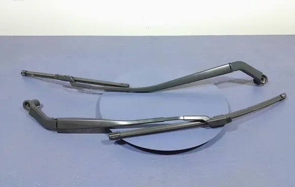 Mazda CX-5 Front wiper blade arm 