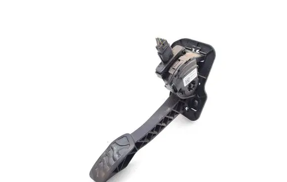 Accelerator throttle pedal