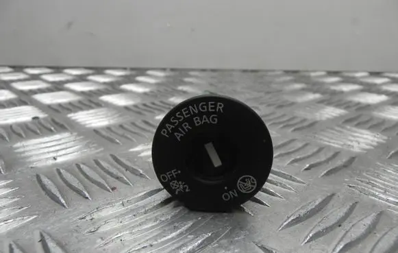 Passenger airbag on/off switch