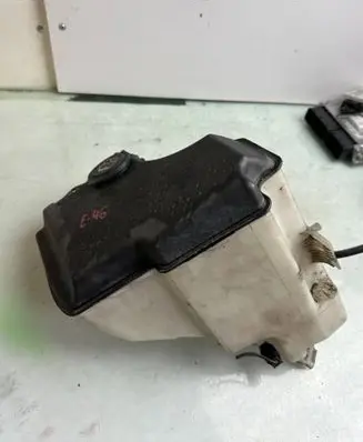 BMW 3 E46 Windshield washer fluid reservoir/tank 7007970