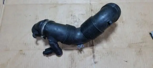 Audi A3 S3 8P Air intake hose/pipe 3CO129654