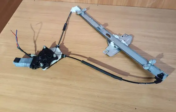Hyundai H-1, Starex, Satellite Front door window regulator with motor 824024HXXX