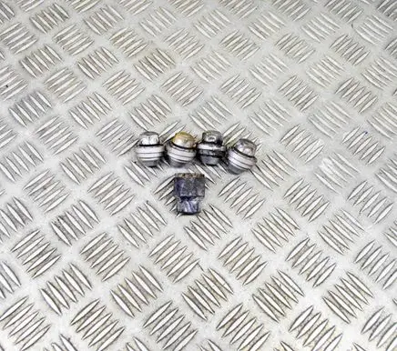 KIA Sportage Anti-theft wheel nuts and lock 