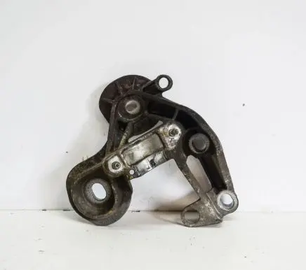 Audi A4 S4 B7 8E 8H Engine mounting bracket 8E0199351K