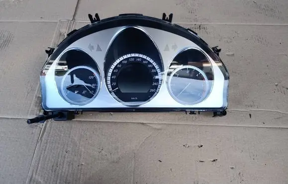 Mercedes-Benz C W204 Speedometer (instrument cluster) A2045407748