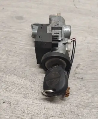 Nissan X-Trail T30 Ignition lock