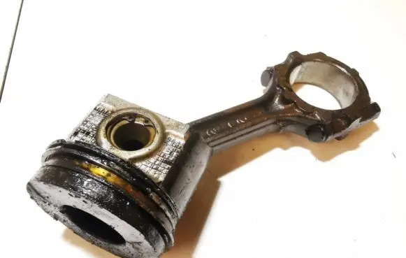 Nissan Almera Tino Piston with connecting rod