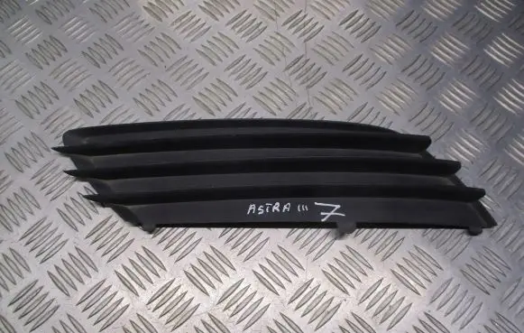 Opel Astra H Front bumper lower grill