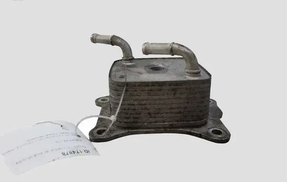 Mazda 6 Oil filter mounting bracket