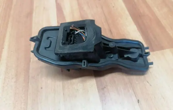 Renault Scenic II - Grand scenic II Tail light bulb cover holder 164229 8200474327 8200474328