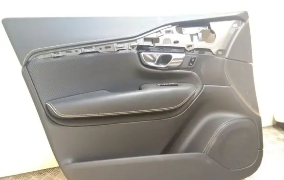 Volvo XC90 Front door card panel trim 31393113