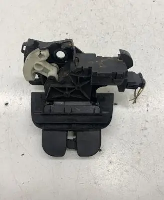 Audi A4 S4 B7 8E 8H Tailgate/trunk/boot lock/catch/latch 8E9827520A