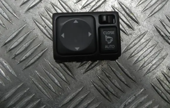 Nissan Juke I F15 Electric window control switch 6902K2