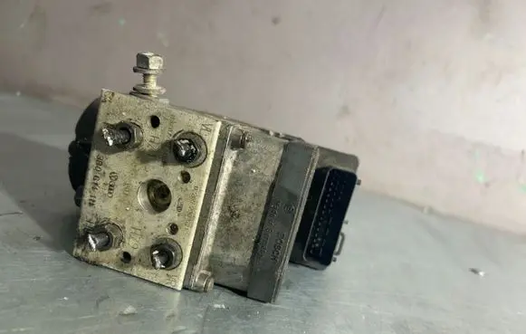 Volkswagen PASSAT B5.5 ABS Pump 3B0614111 0265220621