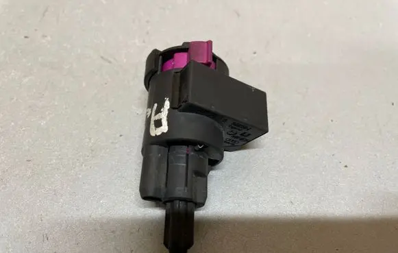 Audi A5 8T 8F Brake pedal sensor switch 14689962