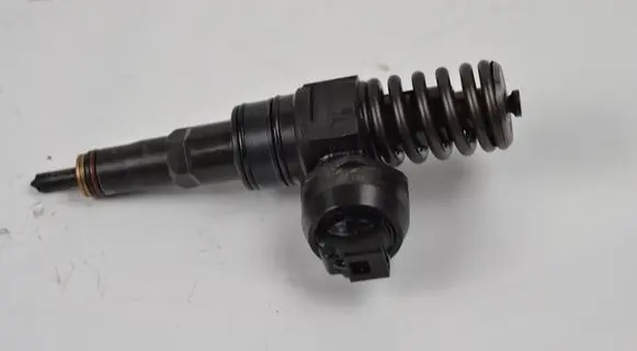 Volkswagen Sharan Fuel injector 038130073B