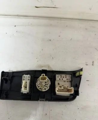Toyota RAV 4 (XA20) Wing mirror switch