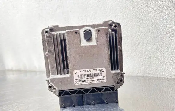 Opel Insignia A Engine control unit/module 55573539 55573560 0281015774