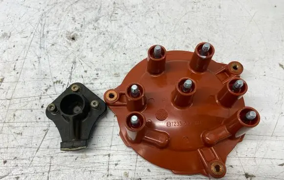 Mercedes-Benz 190 W201 Spark distributor cap A1031580002 1031580002 A1031580331