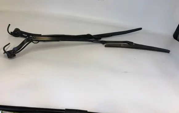 Nissan Qashqai J12 Windshield/front glass wiper blade 