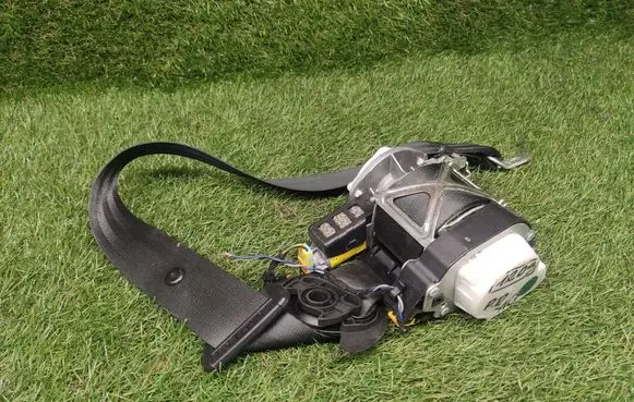 Volkswagen Jetta VI Front seatbelt 5C6857706C