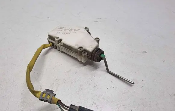 Fuel tank cap lock motor