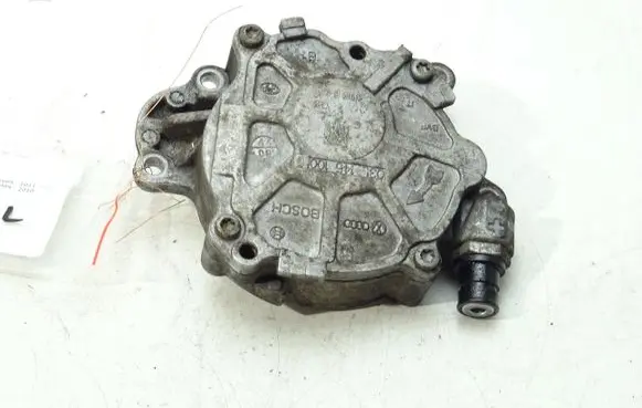 Volkswagen PASSAT B6 Vacuum pump 