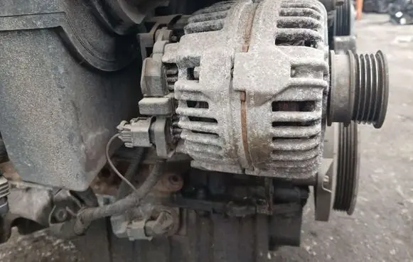 Opel Zafira B Generator/alternator 0124325163