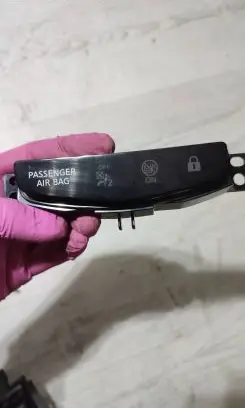 Nissan Qashqai Passenger airbag on/off switch 