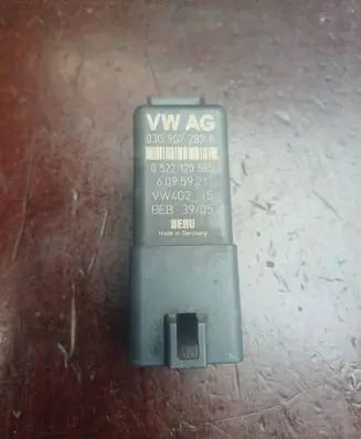 Volkswagen Golf Plus Glow plug pre-heat relay 03G907282A 6095921 0522120505