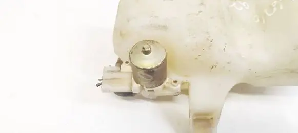 Mazda 626 Windscreen/windshield washer pump