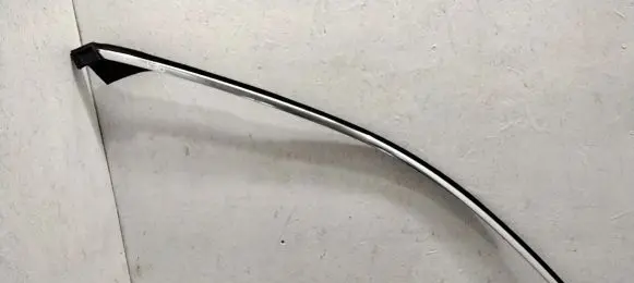 Volvo V70 Front door glass trim molding